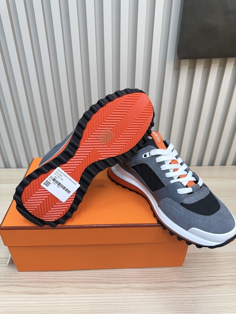 H**me5 sneaker